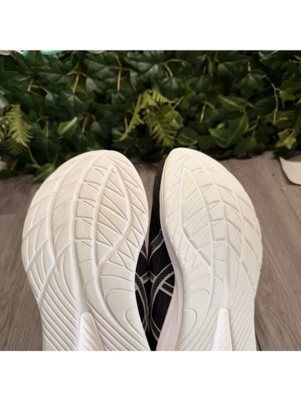 Asics Gel Cumulus 27 White Black Road Running Cushioned Shoes Women 10.5